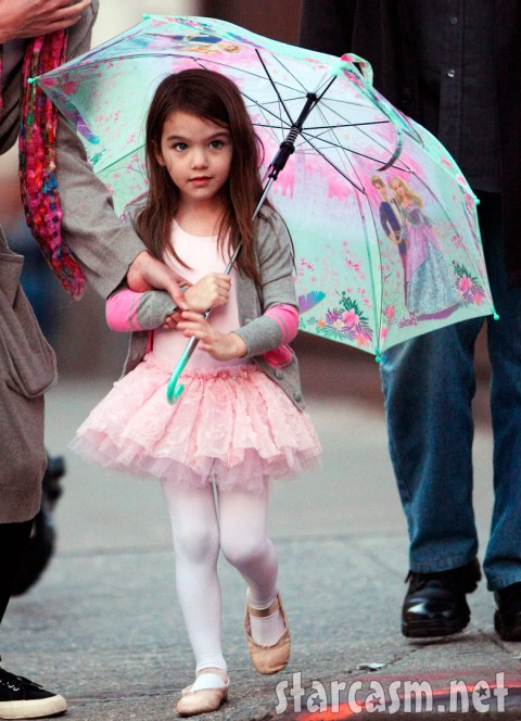 Suri Cruise in ballet clothes carrying an umbrella
