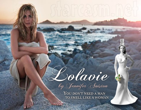 Jennifer Aninston : lors du lancement de son parfum Lolavie à New York JENNIFER-ANISTON-PERFUMEMain