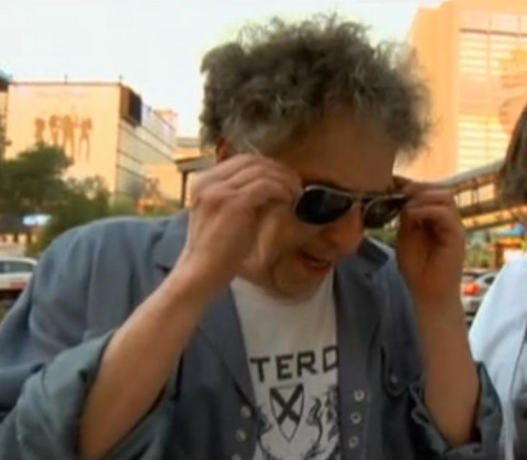 VIDEO PHOTOS Bob Dylan signs vinyl copy of Self Portrait on Pawn Stars