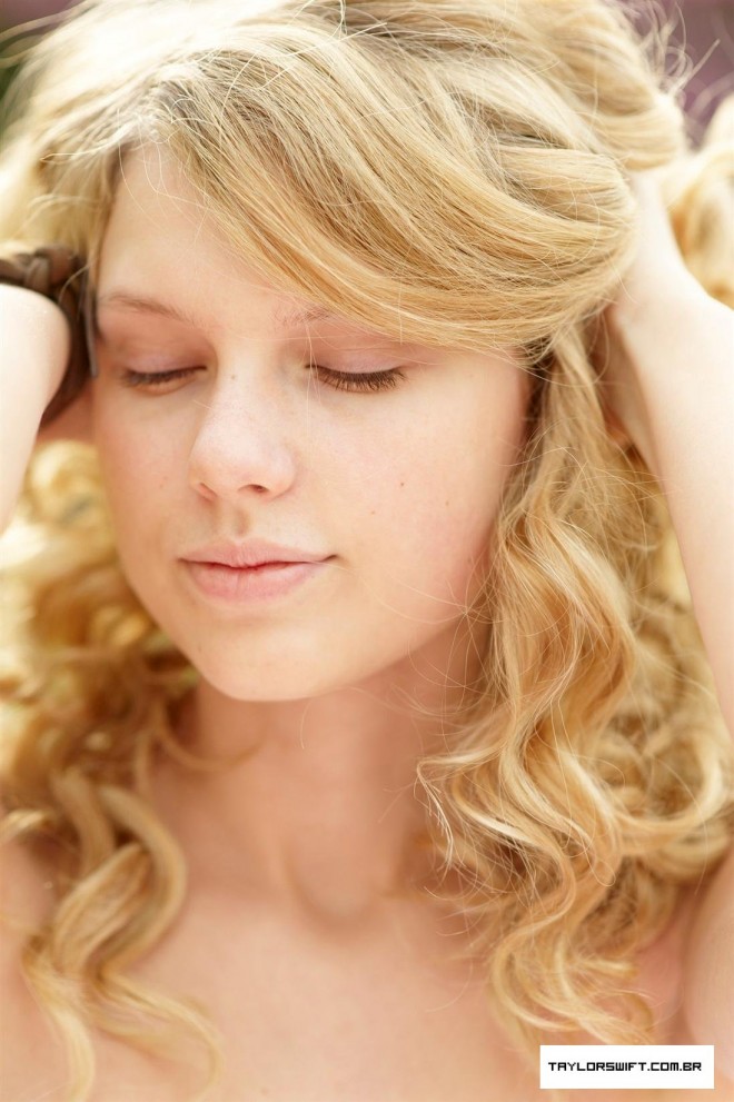 taylor swift no makeup shoot. she did without make-up.