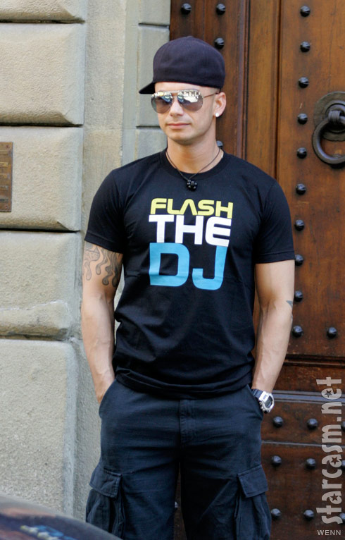 t shirts pauly d wears