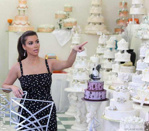 As part of the preparations Kim has to pick out a wedding cake