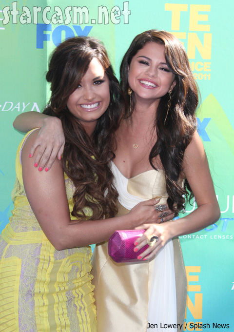 Photos Best Friends Selena Gomez And Demi Lovato Hug And Cuddle At