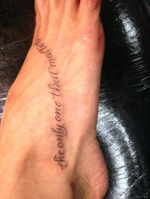 What Does Leann Rimes Foot Tattoo Say Just In Case Brandi Glanville Hasnt