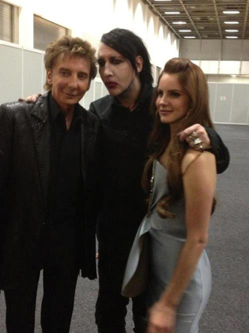 Marilyn Manson, Barry Manilow and Lana Del Rey take a picture together