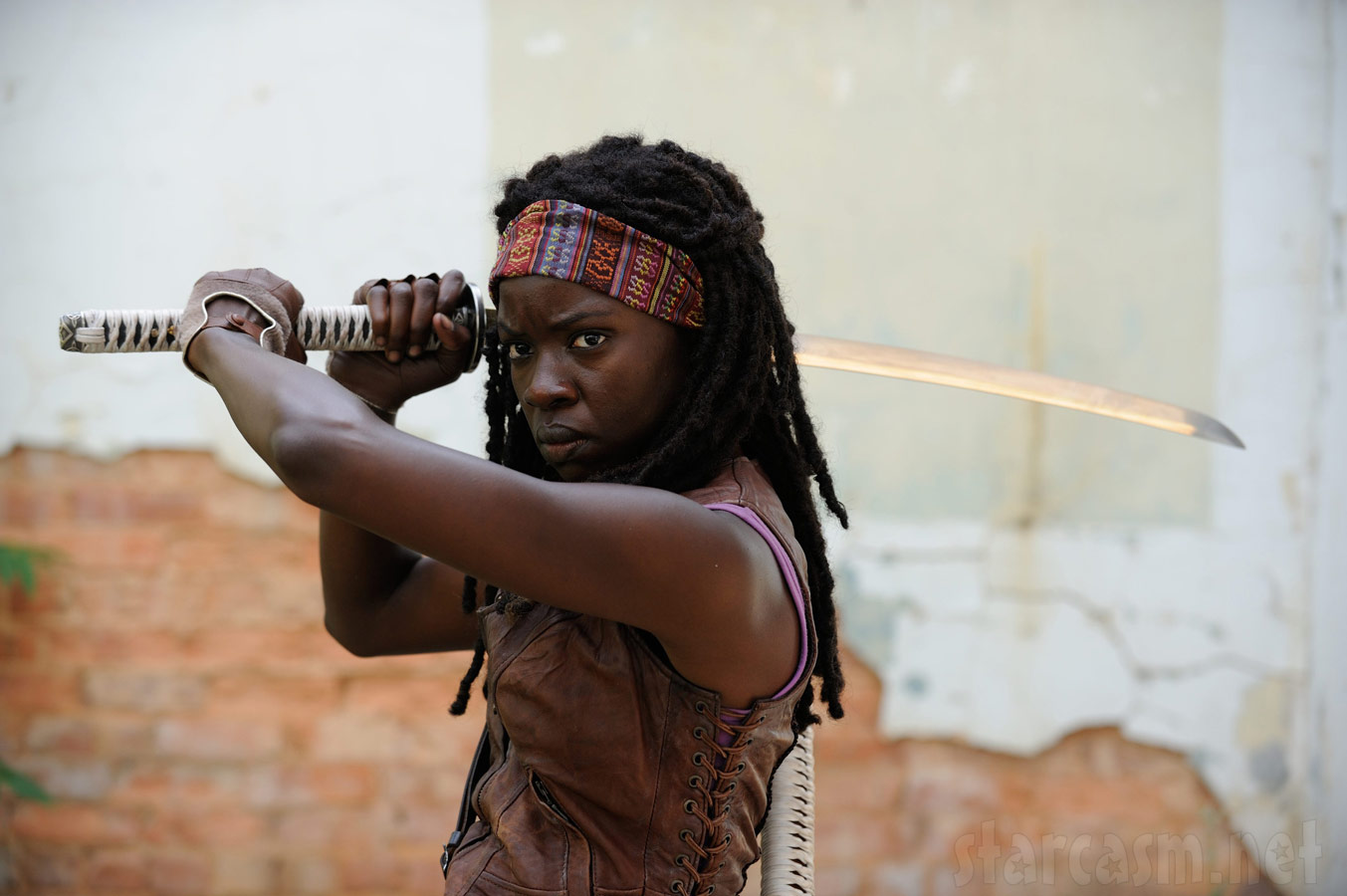 The Walking Dead Veja Michonne Em Ação Nos Primeiros Videos Da Prisão Crash Inside