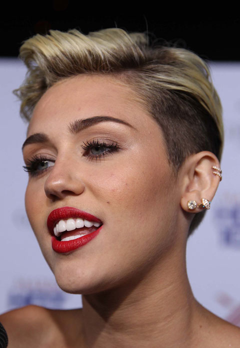 Miley Cyrus wears red lipstick, black jumpsuit to the Maxim Hot 100