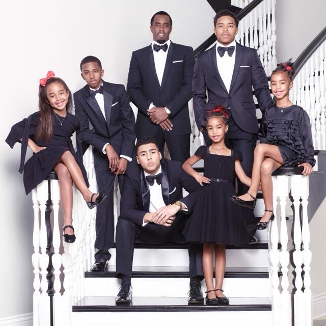 PHOTO Diddy Shares Christmas Card Featuring All 6 Of His Children