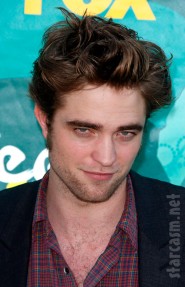 Robert Pattinson on the red carpet at the 2009 Teen Choice Awards
