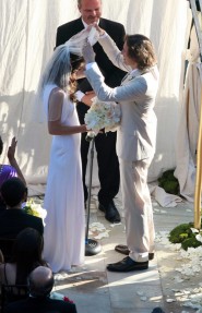 Milla Jovovich and Paul W. S. Anderson wedding cake