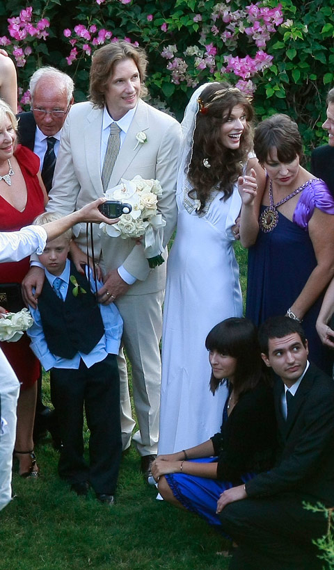 PHOTOS Milla Jovovich and Paul W. S. Anderson wedding pictures 43 total ...