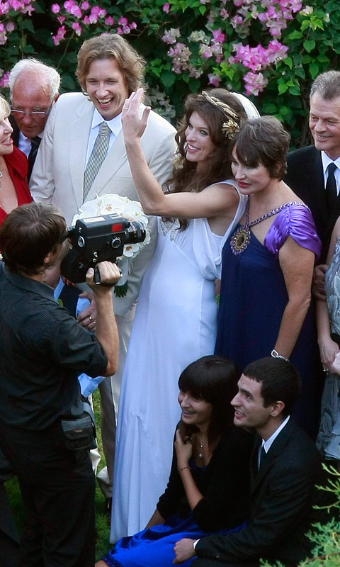 PHOTOS Milla Jovovich and Paul W. S. Anderson wedding pictures 43 total ...