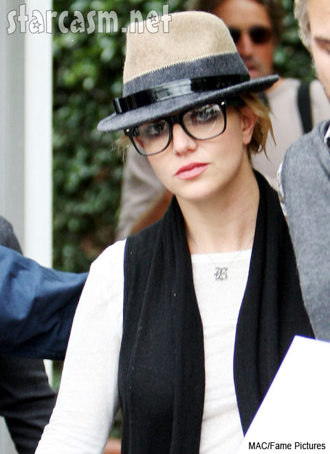 FP_4131424_Spears_Britney_MAC_120209