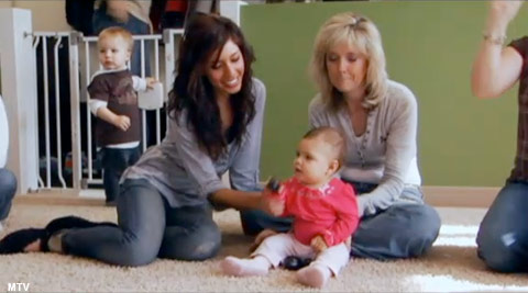 Farrah invites her mom to attend Sophia's music class on Teen Mom