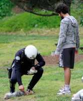 Adrian Grenier finds a dog hit by a car while on a run in Los Angeles Picture 7