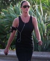 Reggie Bush mistress January Gessert jogging in Los Angeles 3-25-10 (Picture 4)