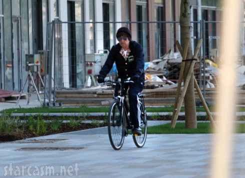 Bob Dylan bicycling