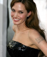 Angelina Jolie red carpet Salt Premiere picture 8