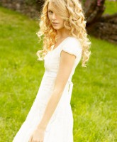 Taylor Swift with no makeup picture 10 of 12
