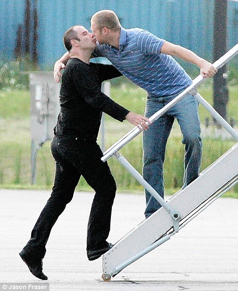 John Travolta gay rumors: this time a homosexual spa scandal PHOTO