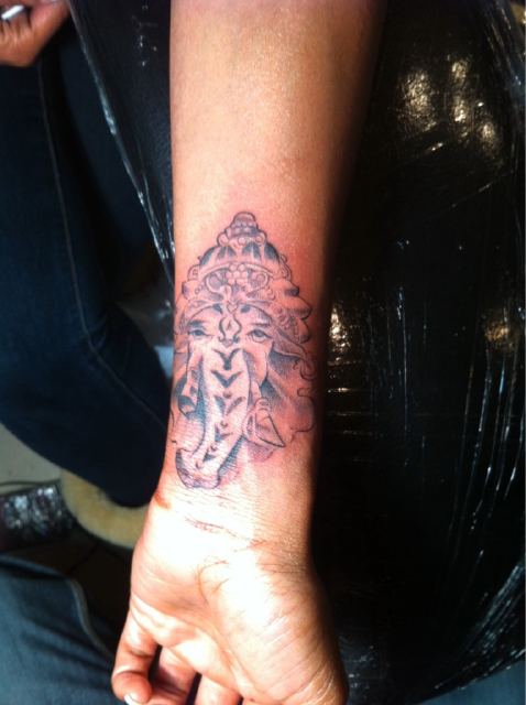 Brandy Norwood got a Hindu god tattoo - Ganesha, god of beginnings, wisdom  and remover of obstacles * 