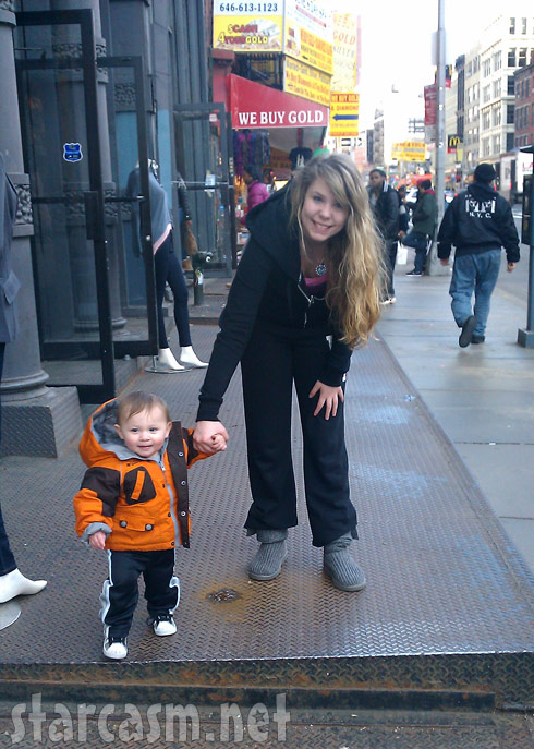Teen Mom 2's Kailyn Lowry walks the city streets with son Isaac