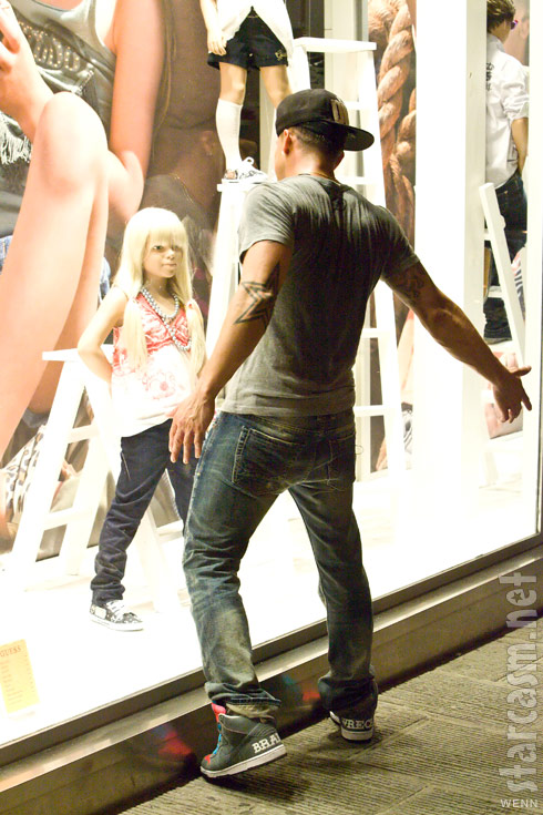Pauly D harrasses a little girl mannequin in Florence Italy