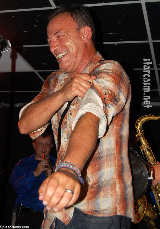 Bruce Springsteen surprises at Clarence Clemons tribute concert