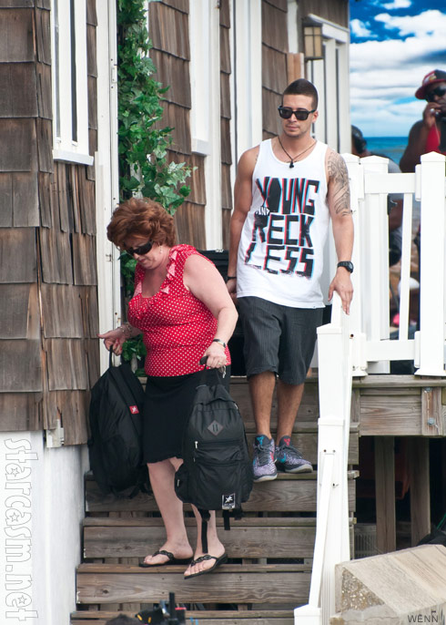 PHOTOS Jersey Shore Cast Moves Out Of The Seaside Heights Beach House ...