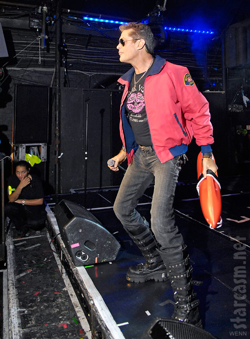 David Hasselhoff reprises Mitch Buchannon at club G-A-Y in London