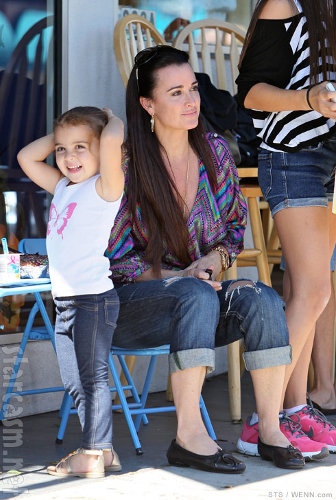 PHOTOS Kyle Richards and daughter Portia Umansky at a bake ...