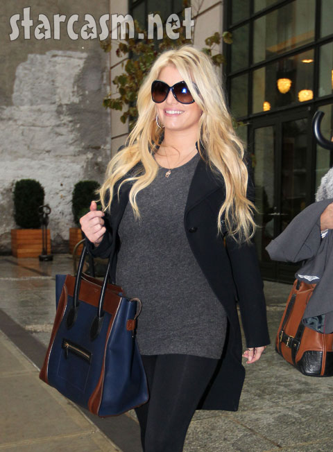 PHOTO - Jessica Simpson shows off baby bump, asked $500,000 to confirm ...