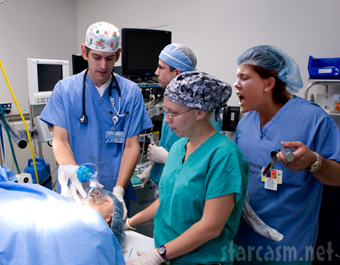 Teen Mom Jenelle Evans in the operating room as a surgical assistant