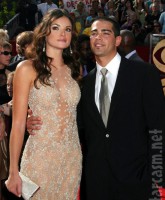 Courtney Robertson and Jesse Metcalfe at 2005 EMMY Awards