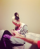 Maci Bookout's blonde and black hair style