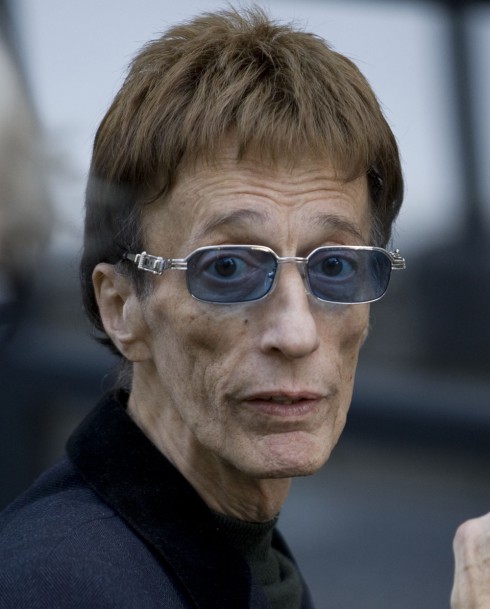 An unhealthy Robin Gibb undergoes surgery in late March 2012