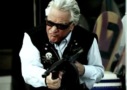 Barry Weiss machine gun photo from Storage Wars Summer Lockbuster trailer