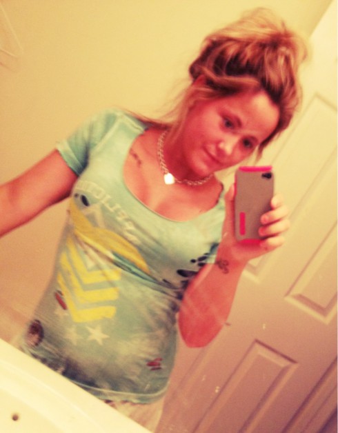 Jenelle Evans shows off her new breasts in a tight tee shirt