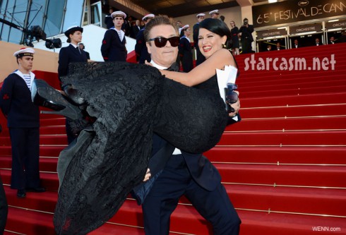 Hilaria Thomas gets carried by fiance Alec Baldwin 
