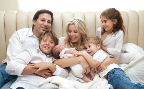 Aviva Drescher poses for a family portrait with husband Reid and their four children