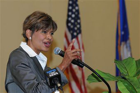 Sally-Ann Roberts to donate marrow to sister Robin Roberts