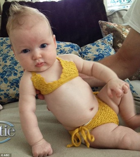 Jessica Simpson Maxwell bikini photo Jessica Simpson's baby daughter Maxwell in a bikini photo from Katie Couric show