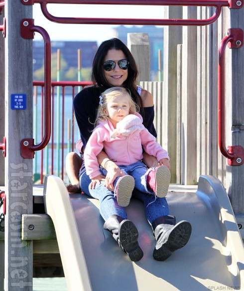 PHOTOS Bethenny Frankel and daughter Bryn enjoy a day at the park ...