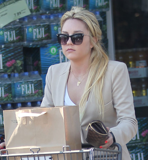 Amanda Bynes Surfaces In A New York Tanning Salon And Shes Naked Starcasm