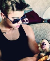 Justin Bieber’s letting Germany keep his pet monkey, Mally