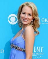 Jewel talks about the Biblical Diet and defends her snaggleteeth