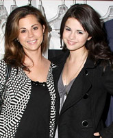Selena Gomez a big sister as mom Mandy Teefey welcomes baby girl