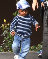 Sandra Bullock’s son is a ‘little dictator,’ but also her ‘dream man’