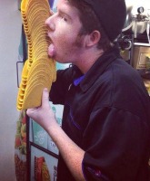 Lick Mas: Taco Bell employee shares gag-worthy photo