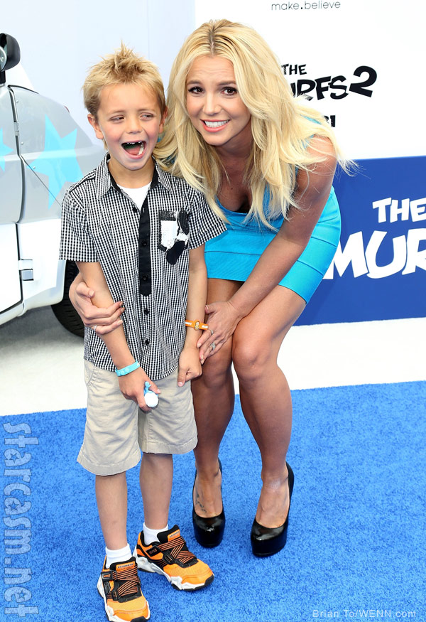 PHOTOS Britney Spears and sons Sean Preston and Jayden James at Smurfs ...